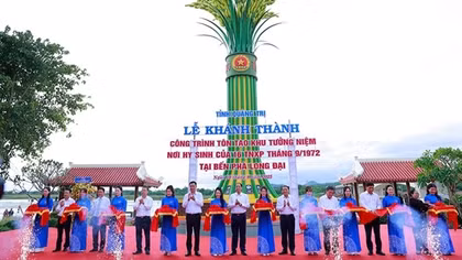 Khánh thành Khu tưởng niệm Thanh niên xung phong hy sinh tại bến phà Long Đại