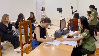 Thêm “cánh cửa số” với người nước ngoài