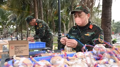 Cận cảnh trận địa pháo hoa sẵn sàng cho đêm giao thừa ở Hà Nội