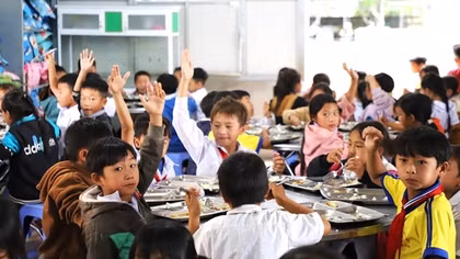 Từ lá thư chia tay đẫm nước mắt đến bếp ăn tình thương dành cho học trò nghèo