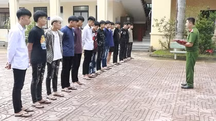 Bắt giữ nhóm thanh thiếu niên gây rối trật tự công cộng