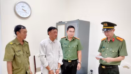 Bắt giam cặp vợ chồng tổ chức cho người khác xuất cảnh đánh bắt hải sản trái phép