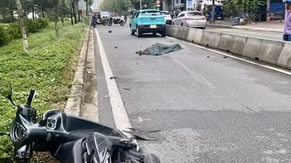 Taxi Xanh SM lưu thông ngược chiều tông nam thanh niên đi xe máy