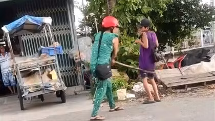 Cô ruột hành hung cháu trai do không bán hết vé số