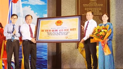 Cà Mau đón nhận Bằng di tích Quốc gia đặc biệt đường Hồ Chí Minh trên biển