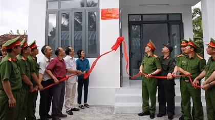 Công an tỉnh Khánh Hòa bàn giao thêm hai căn nhà trong "Chiến dịch Quang Trung"