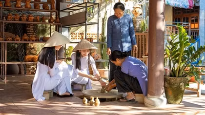 Làng gốm Thanh Hà được vinh danh “Điểm du lịch cộng đồng tốt nhất” năm 2025