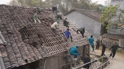 Công an Cao Bằng giúp dân xóa nhà tạm, nhà dột nát