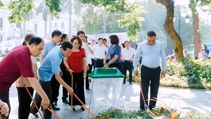 Hà Nội: 126 xã, phường đồng loạt ra quân tổng vệ sinh môi trường