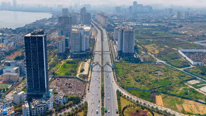 Hà Nội: Phân làn cứng trên hai tuyến đường Võ Chí Công và Phạm Văn Đồng