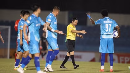 V.League nóng chuyện trọng tài: Cẩn thận vỡ giải