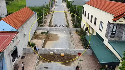 Xây tường rào để “đòi” chính quyền đền đất