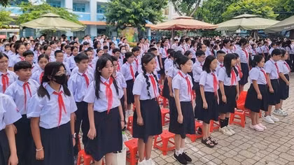 TP Hồ Chí Minh: Phụ huynh bức xúc việc học sinh phải học ngày thứ 7