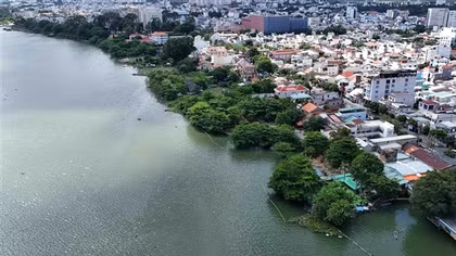Xử lý ngay dự án lấn sông để xây dựng trung tâm thương mại và cao ốc văn phòng dở dang hơn 10 năm
