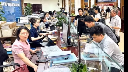 Từ hôm nay, giảm 50% loạt phí, lệ phí