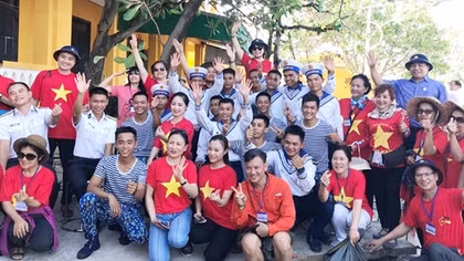III - Thiêng liêng hai tiếng Quê hương