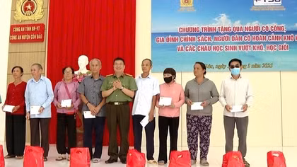 Công an tỉnh Bà Rịa-Vũng Tàu tổ chức chương trình an sinh xã hội tại huyện Côn Đảo
