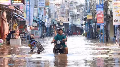 Triều cường dâng cao, gây ngập nhiều nơi trong nội ô Cần Thơ