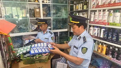 Lực lượng Quản lý thị trường “tổng lực” tấn công buôn lậu, hàng giả