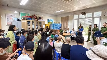 Cục Cảnh sát môi trường trao 70 suất quà động viên các bệnh nhi tại Bệnh viện K Trung ương