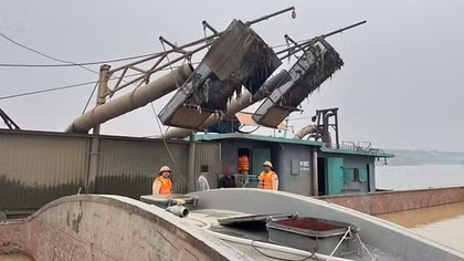 Cảnh sát triệt phá nhóm "cát tặc", tạm giữ 6 đối tượng