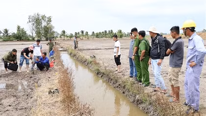 Mang kích điện đi bắt cá, vướng vào lưới điện diệt chuột tử vong