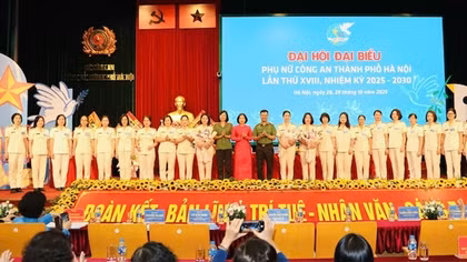 Phụ nữ Công an Thủ đô đóng góp tích cực vào việc hoàn thành xuất sắc nhiệm vụ chính trị của đơn vị