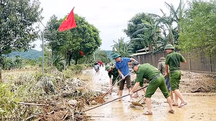 Những người lính ở vùng đất gió Lào bão lũ