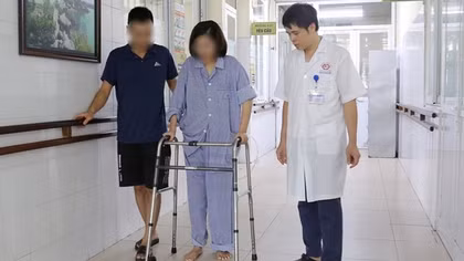 Cấp cứu thành công một phụ nữ nhảy cầu Bãi Cháy