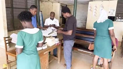 Ghana vật vã trong đói kém và dịch bệnh