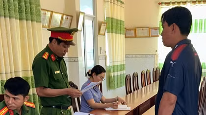 Khởi tố đối tượng mua bán sách giáo khoa giả trị giá tiền tỷ