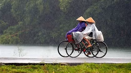 Hà Nội nắng hanh, miền Trung nhiều nơi mưa to