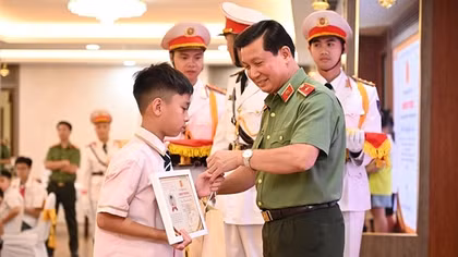 Tiếp nối truyền thống hiếu học trong con em lực lượng Cảnh vệ