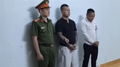 Tạm giữ hình sự 2 đối tượng dùng súng doạ “bắn bể đầu” chủ quán bida
