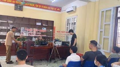 "Xuyên lễ" thu nhận hồ sơ cấp Căn cước và kích hoạt tài khoản định danh điện tử cho công dân