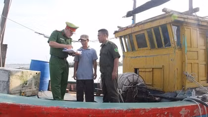 Giúp ngư dân khai thác hải sản đúng quy định để gỡ “thẻ vàng” IUU