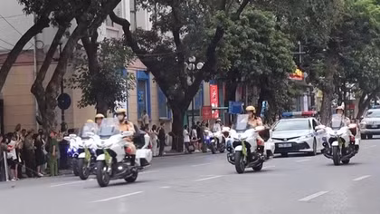 Phân luồng giao thông phục vụ chương trình nghệ thuật chính luận "Tự hào người Việt Nam"