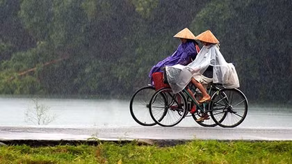 Miền Bắc mưa rào đan xen nắng, Trung Bộ có nơi nóng bức