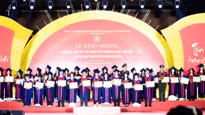 Hai thủ khoa CAND được TP Hà Nội vinh danh