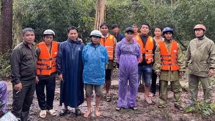 Giải cứu 6 cán bộ đo đạc dự án hồ Kapet bị kẹt lũ