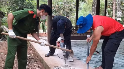 Công an tỉnh Quảng Nam tích cực tham gia xóa nhà tạm, nhà dột nát