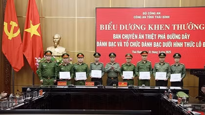 Khen thưởng Ban chuyên án triệt phá đường dây đánh bạc với số lượng tiền giao dịch khoảng 2.500 tỷ đồng