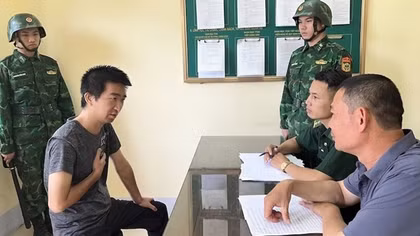 Mang 18.500 Nhân dân tệ giả sang Việt Nam du lịch