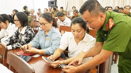 Tích cực tuyên truyền, hướng dẫn ngư dân góp ý sửa đổi Hiến pháp