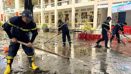Công an TP Hồ Chí Minh hỗ trợ giúp dân vùng lũ: Mệnh lệnh từ trái tim