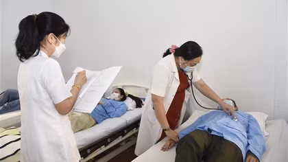 Tận tâm chăm sóc sức khỏe cán bộ, chiến sĩ và nhân dân