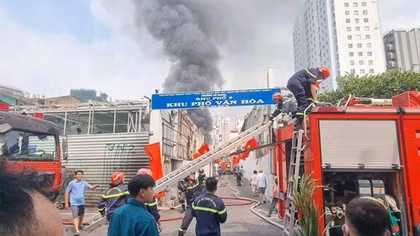 Thăm hỏi, hỗ trợ các gia đình trong vụ hoả hoạn ngày cuối năm tại TP Hồ Chí Minh