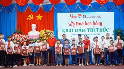 Agribank Chi nhánh Phú Nhuận trao học bổng “Gieo mầm tri thức”