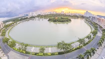 Lãng đãng bán nguyệt hồ, tản mạn chuyện văn chương