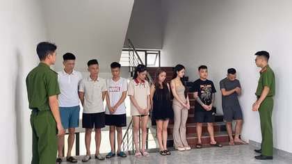 Thu giữ hơn 500 chiếc điện thoại tại chỗ ở của đối tượng nghiện ma tuý